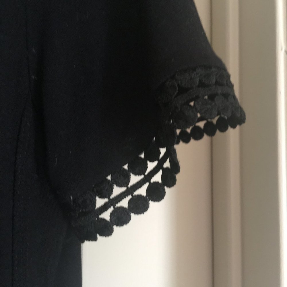 🍯Embroidered Hem Tunic - Picture 3 of 3